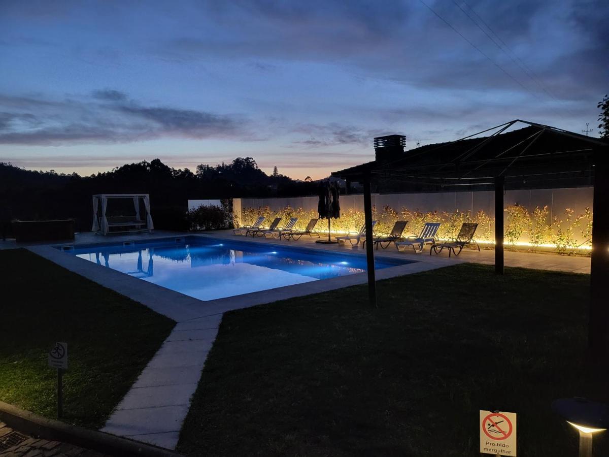 Villa Moura - Pool & Jacuzzi ポーヴォア・デ・ラニョゾ エクステリア 写真